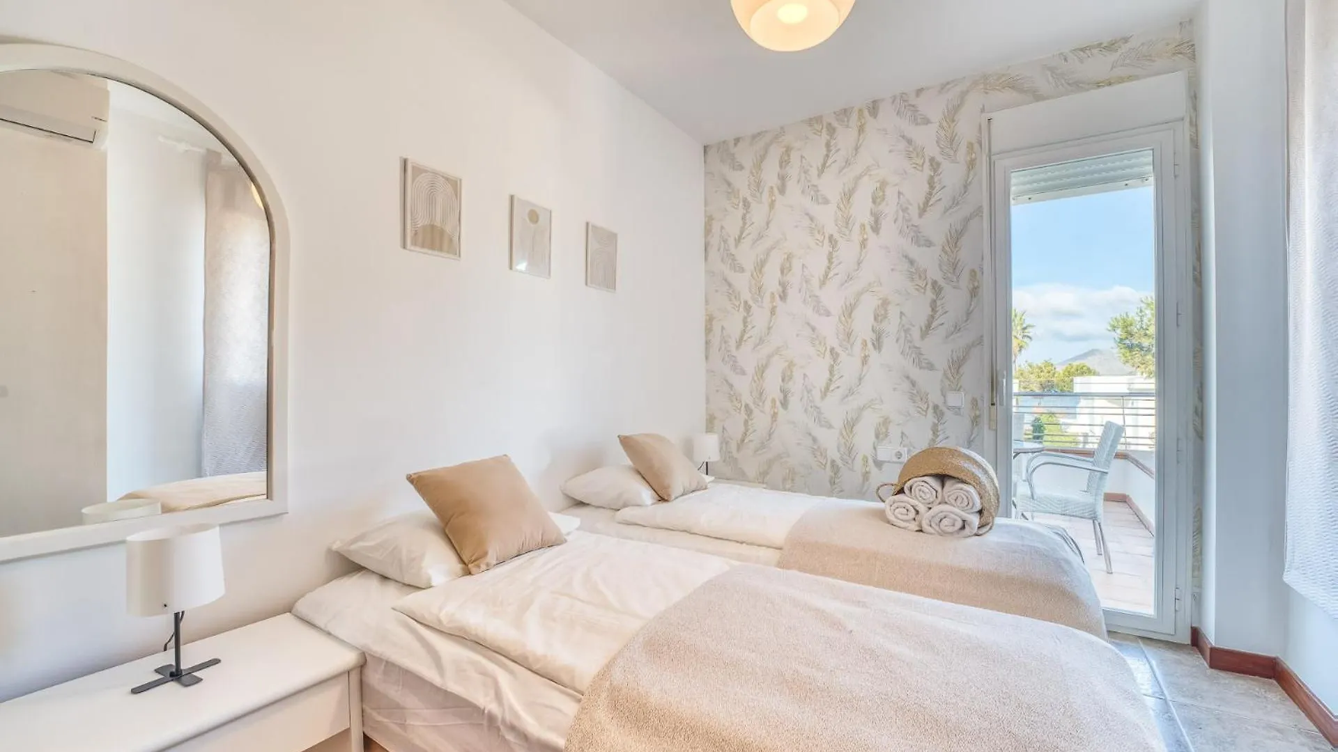 Traumhafte Villa Maricel Fuer 8 Gaeste Am Meer アルクディア